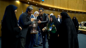 فیلم: تقدیر از بانوان خیر حوزه سلامت استان اصفهان در جشن کوثر ولایت