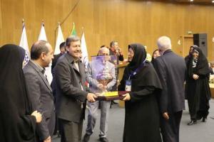 روابط عمومی بیمارستان الزهرا / تجلیل از رئیس مرکز آموزشی درمانی الزهرا(س) در جشن کوثر ولایت اصفهان